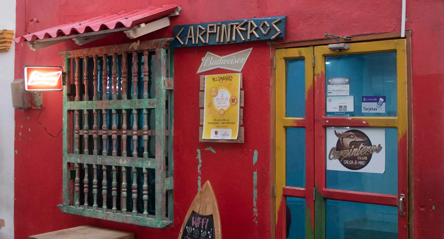 Los carpinteros del Callejón Ancho en Getsemaní, representantes de un oficio tradicional que ha marcado la vida del barrio