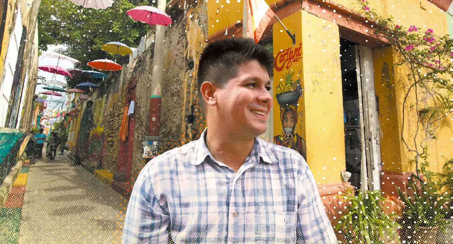 Marcos Vargas, veterinario y vecino de Getsemaní, impulsando junto a la comunidad la renovación y el nuevo ambiente del Callejón Angosto