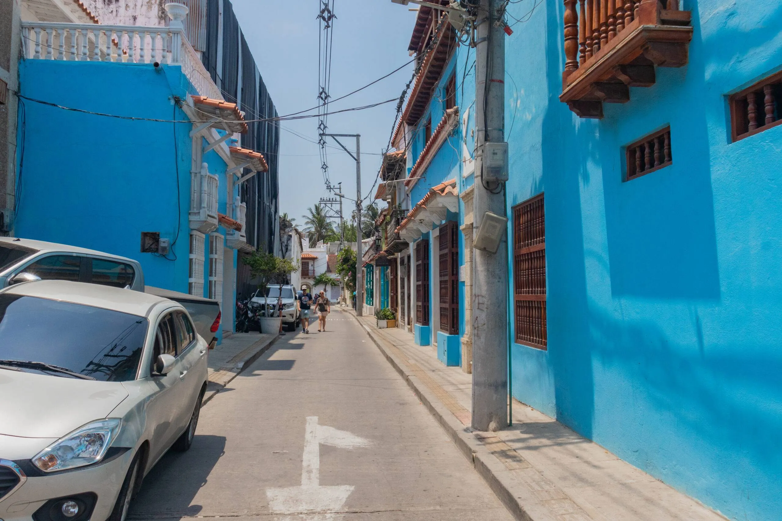 Calle de las Maravillas asociado a relatos sobre su antiguo arbusto vistoso y las famosas hermanas que inspiraron su nombre