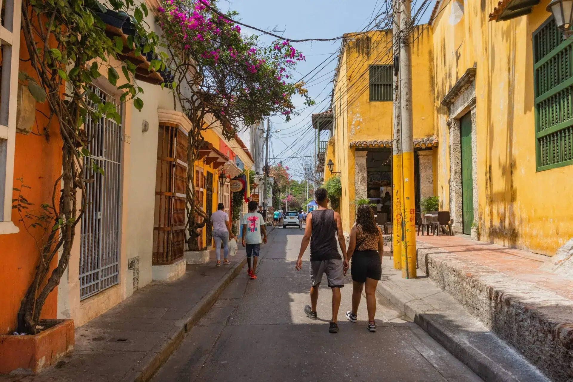 Sector patrimonial de la calle del Pozo en Cartagena, reconocido por su pozo colonial y tradición comunitaria