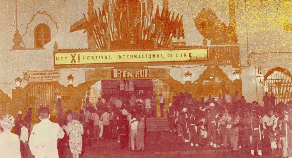 Fachada del Teatro Cartagena, ícono cultural inaugurado en 1941 y símbolo del cine elegante en la ciudad