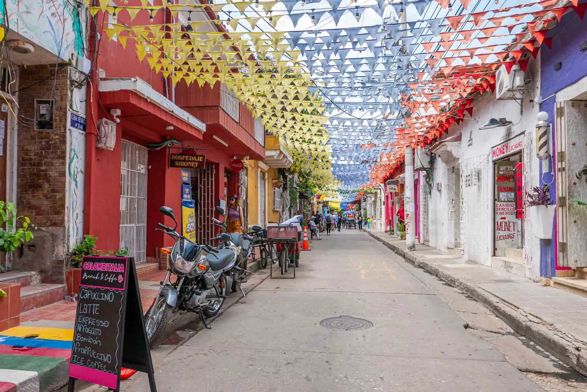 Tripita y Media, una calle de Getsemaní reconocida por su identidad barrial, su valor patrimonial y su transformación comercial